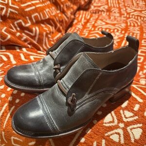 Women’s Black Leather Shoes